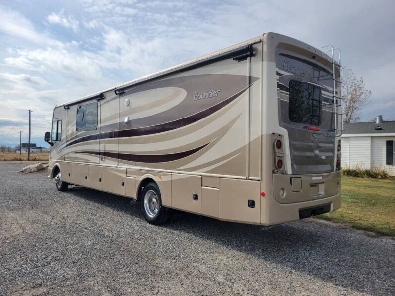 2017 Fleetwood Bounder 35P