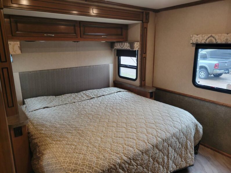 2017 Fleetwood Bounder 35P