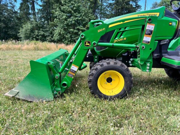 2019 John Deere 2025R - Image 19