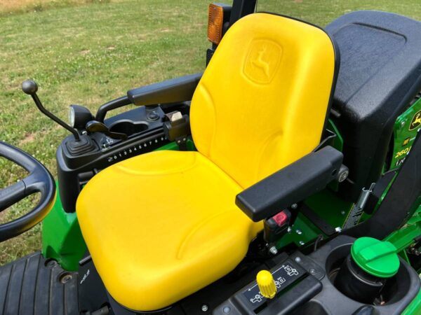 2019 John Deere 2025R - Image 9