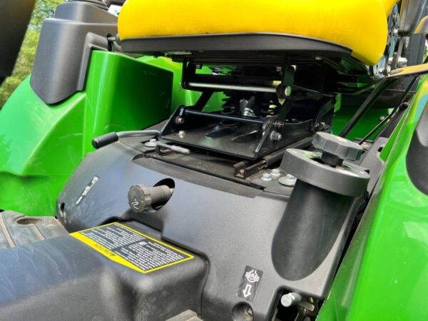 2019 John Deere 2025R - Image 7