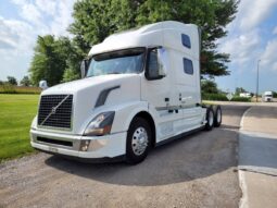 2017 VOLVO VNL64T780