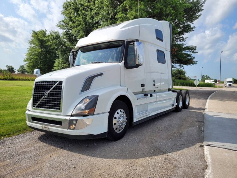 2017 VOLVO VNL64T780