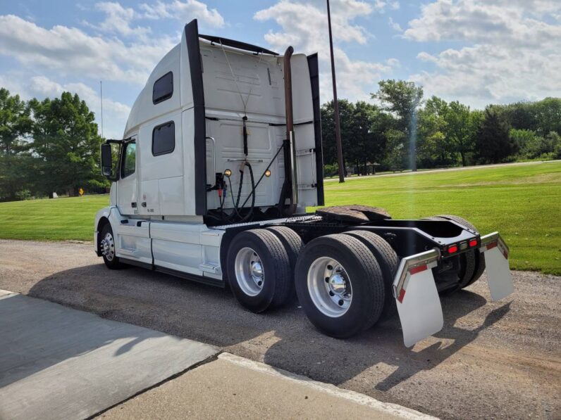 2017 VOLVO VNL64T780