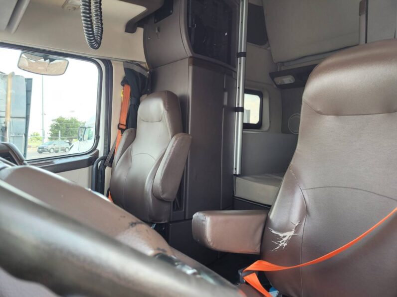 2017 VOLVO VNL64T780