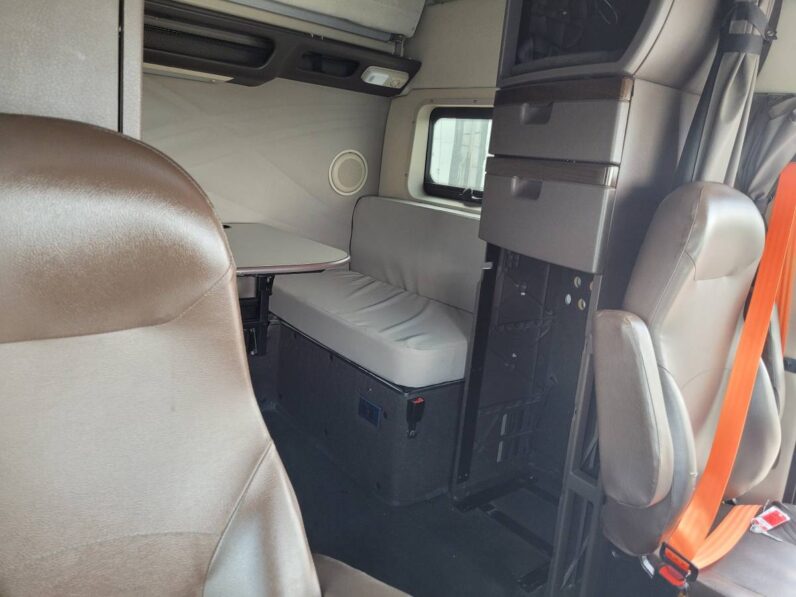 2017 VOLVO VNL64T780