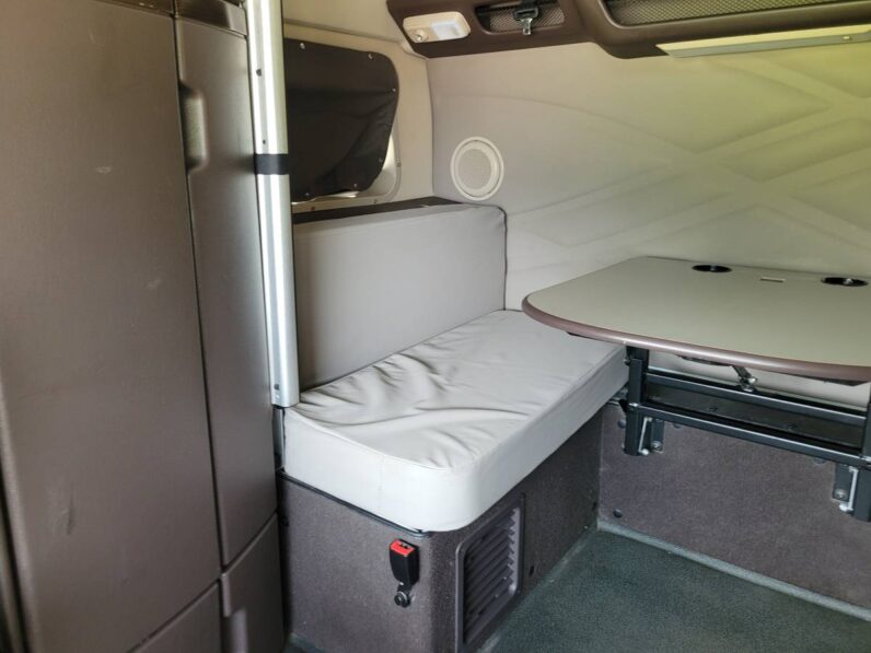 2017 VOLVO VNL64T780