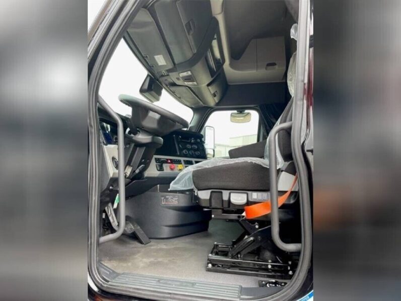 2021 FREIGHTLINER CASCADIA 126