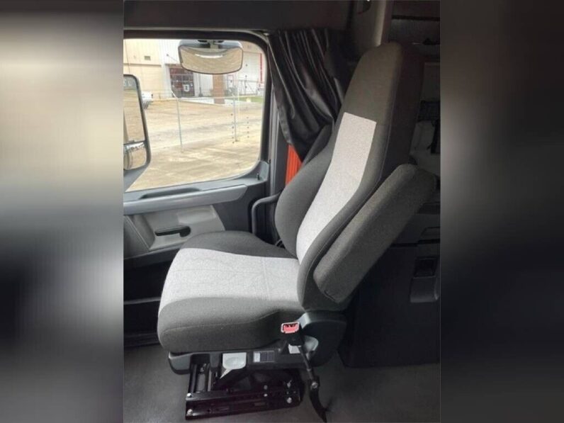 2021 FREIGHTLINER CASCADIA 126