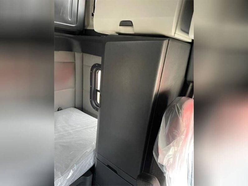 2021 FREIGHTLINER CASCADIA 126